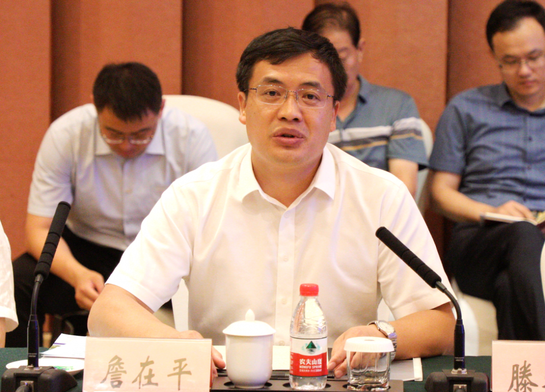 深圳科技工業(yè)園(集團(tuán))有限公司客人到經(jīng)濟(jì)區(qū)考察洽談