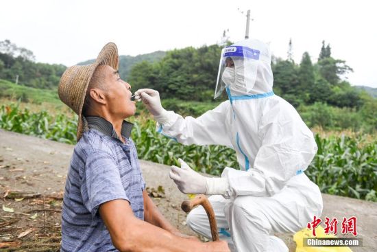 湖南張家界抗疫夫妻 守護(hù)生命的“鵲橋”